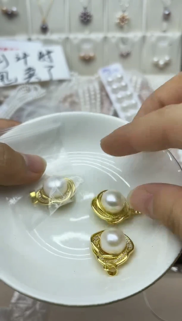 淡水珍珠未镶嵌颈饰吊坠多其性发其一