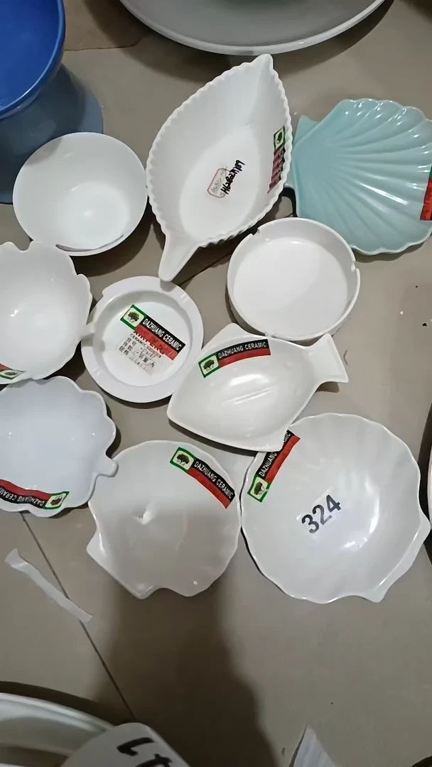 瓷324一堆异形盘