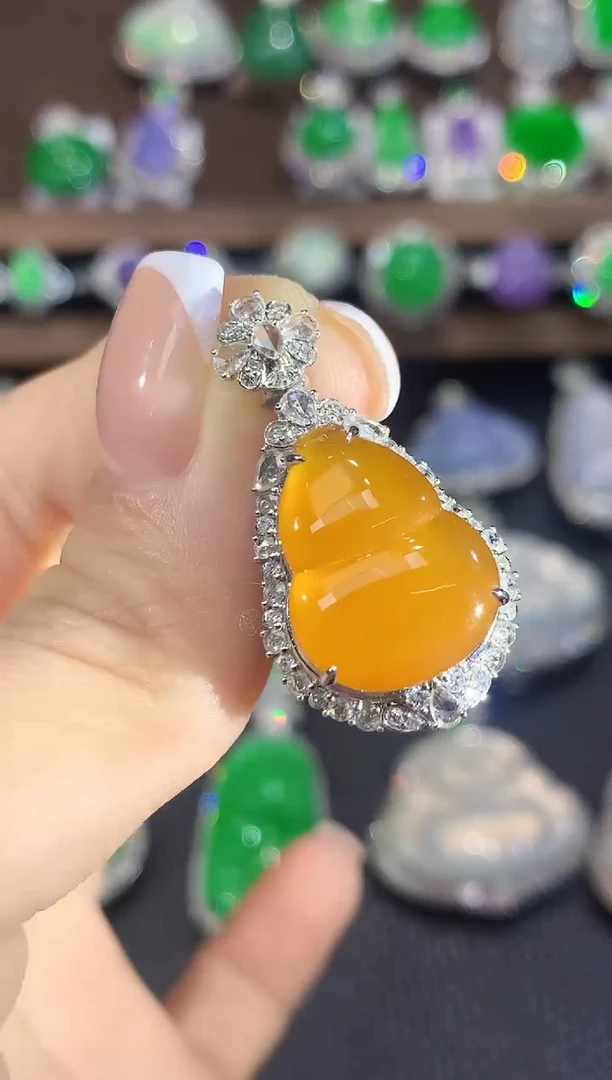 吊坠(不含链)18K金镶嵌翡翠A156