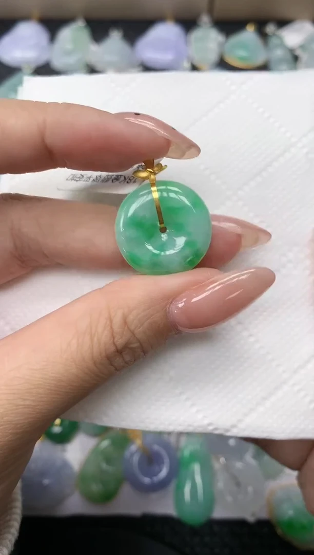 颈饰18K金镶嵌翡翠1111111111