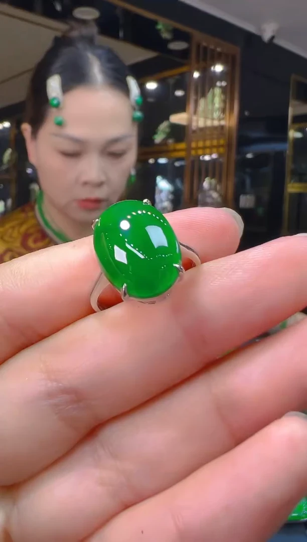 18K金镶嵌戒指翡翠062
