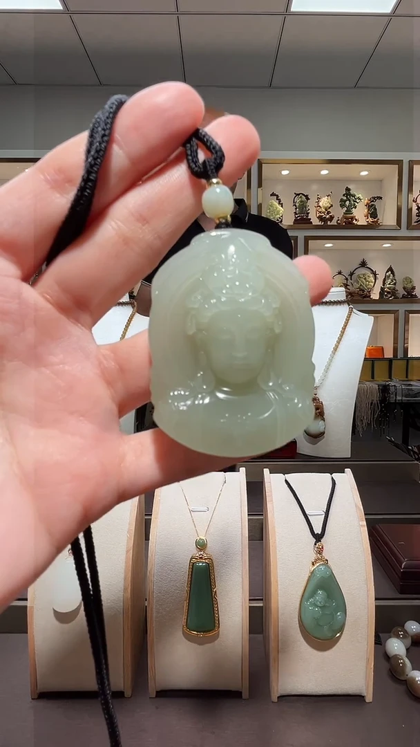 和田玉未镶嵌颈饰苏