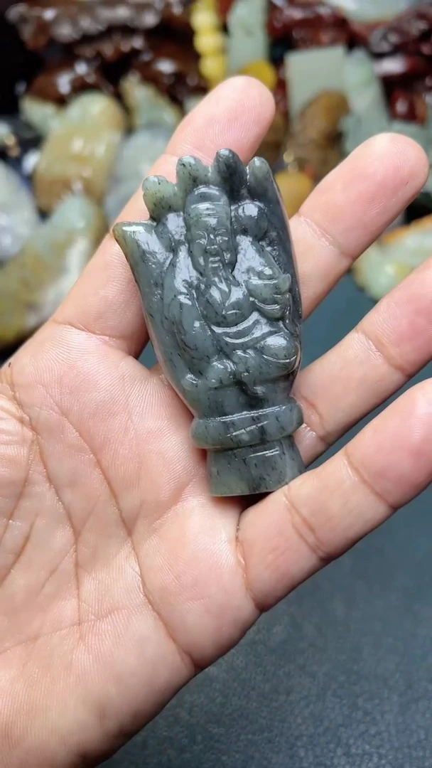 和田玉未镶嵌把件-