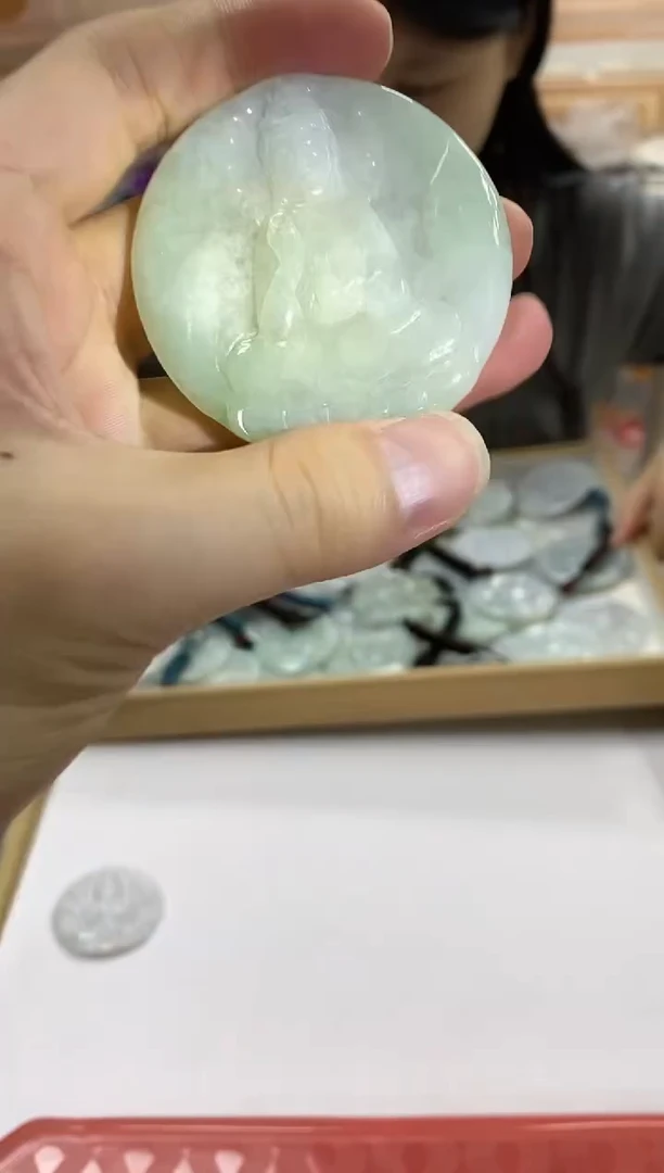 颈饰未镶嵌翡翠观音牌