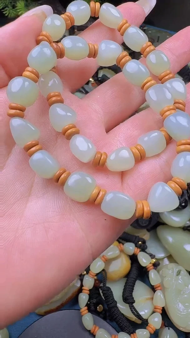 和田玉未镶嵌颈饰1