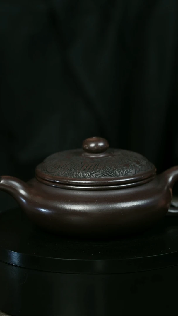 茶壶紫砂用****5H1957李传荣紫泥龙刻扁腹