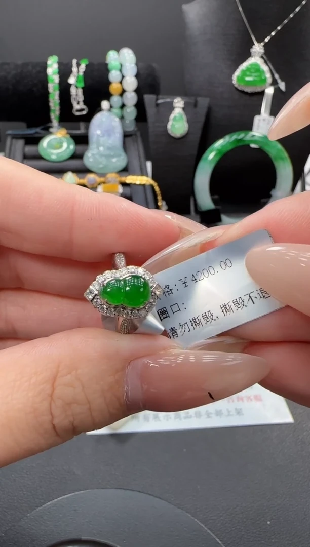 18K金镶嵌戒指翡翠翡翠戒指
