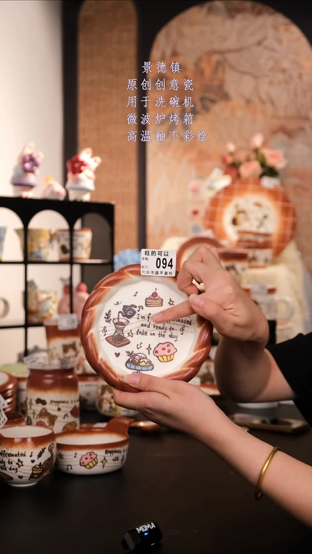 摆件景德镇手工手绘高温釉下彩设计师款