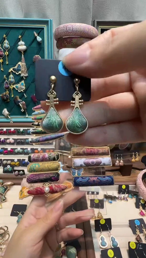 【孤品车6.22】苏地春和景明琵琶耳饰