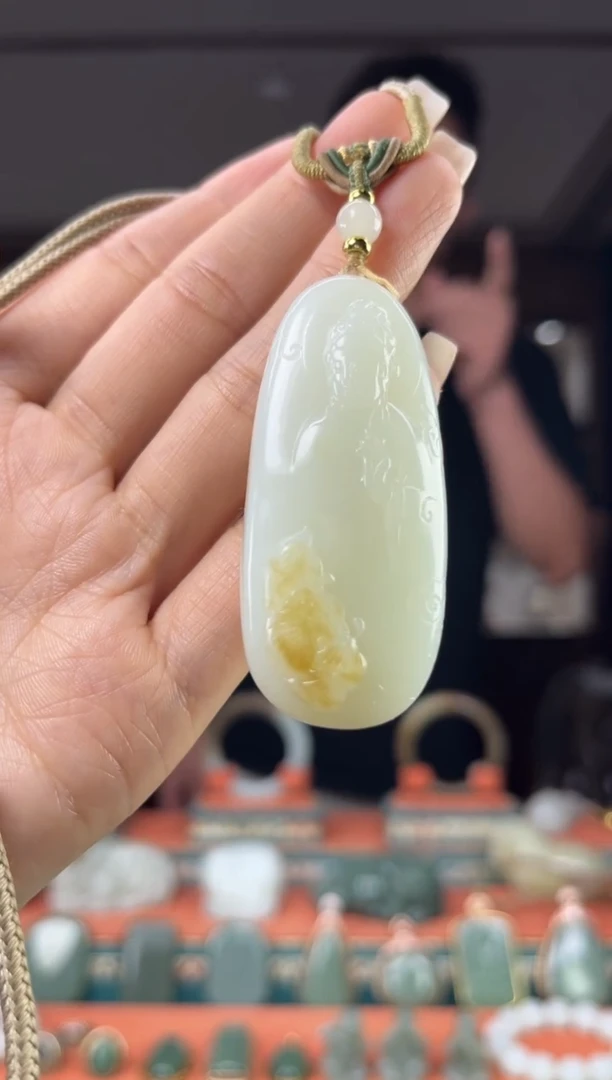 颈饰未镶嵌和田玉佩佩