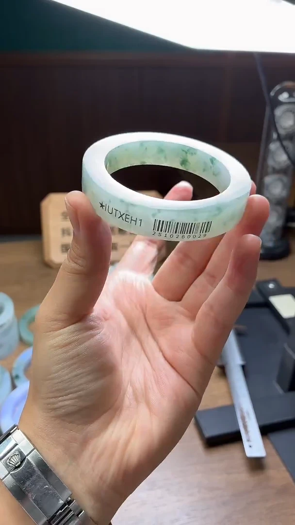 未镶嵌手镯定制翡翠蔓**萝定制