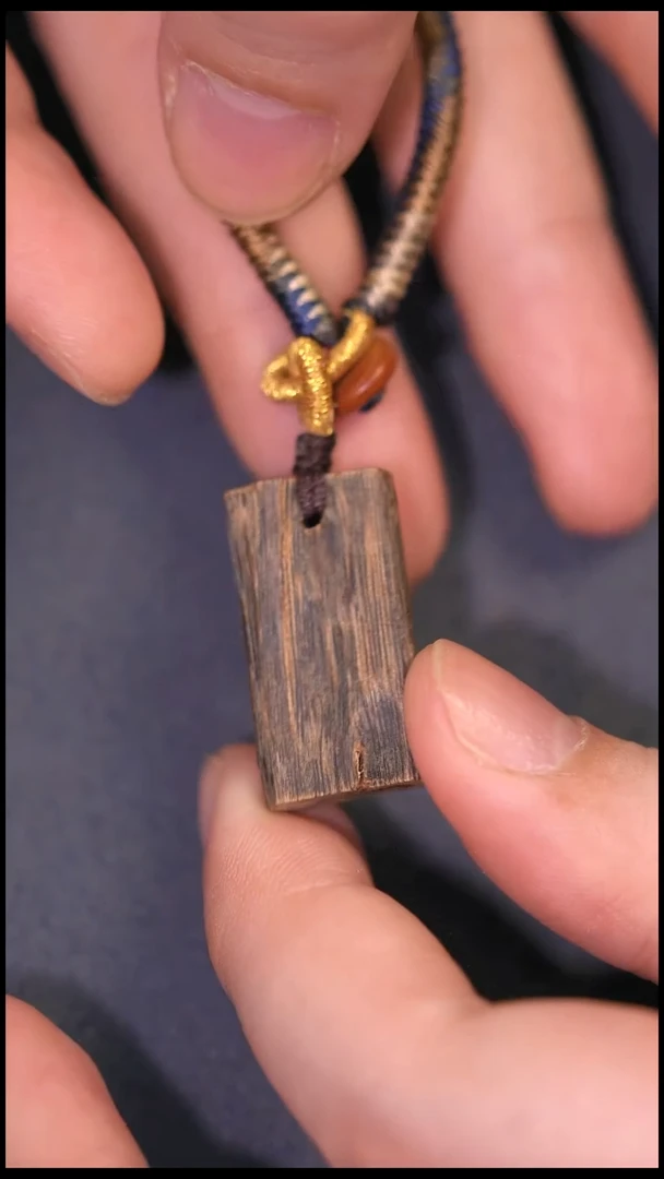 沉香吊坠海南莺歌绿棋无事牌