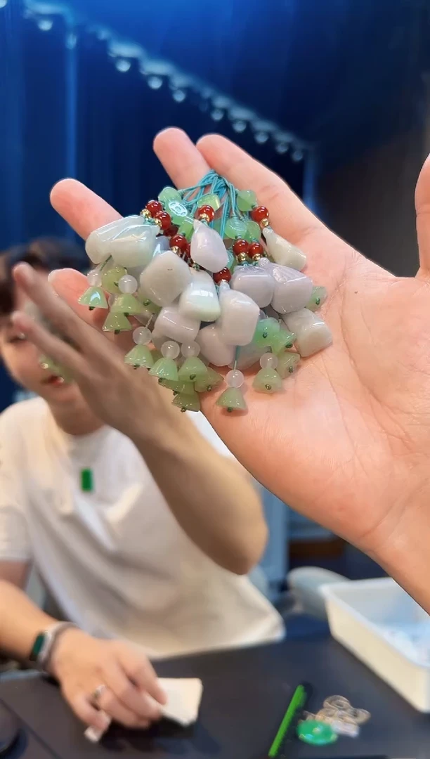 翡翠未镶嵌颈饰缅料A货/多样性发货/一件