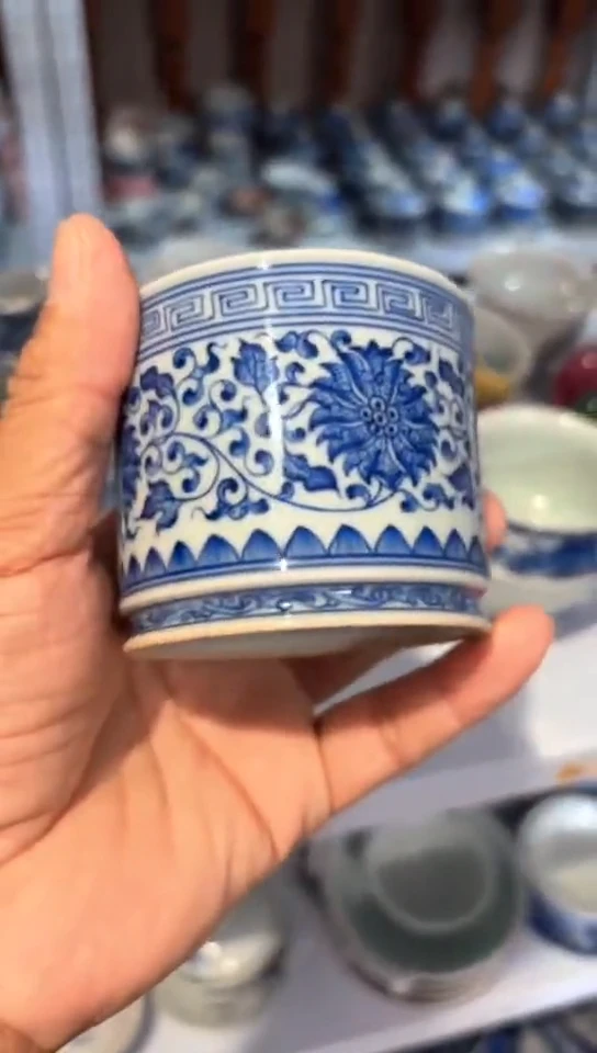 柴窑青花缠枝莲杯杯