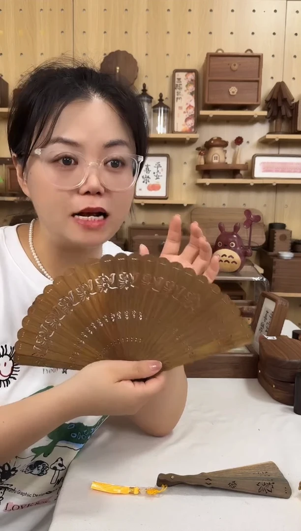 木绿檀木莲花苏扇
