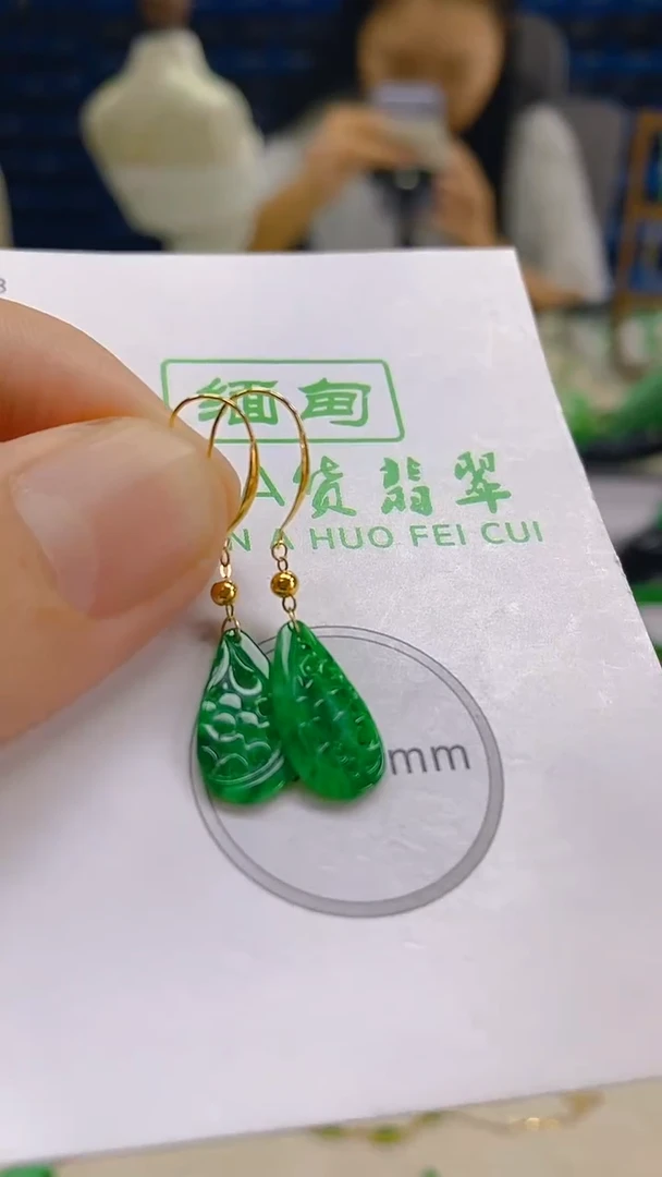 颈饰18K金镶嵌翡翠新号开播 全场乱卖