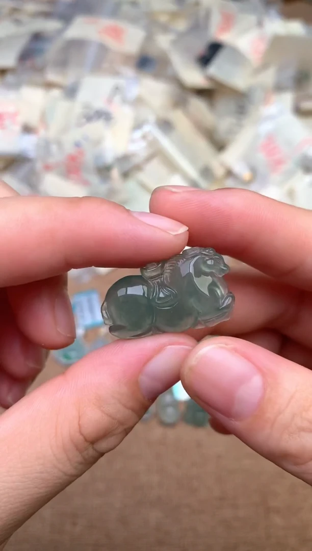 未镶嵌挂件翡翠 —