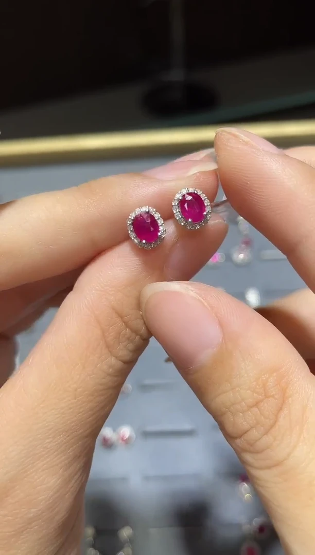 18K金镶嵌耳饰红宝石1