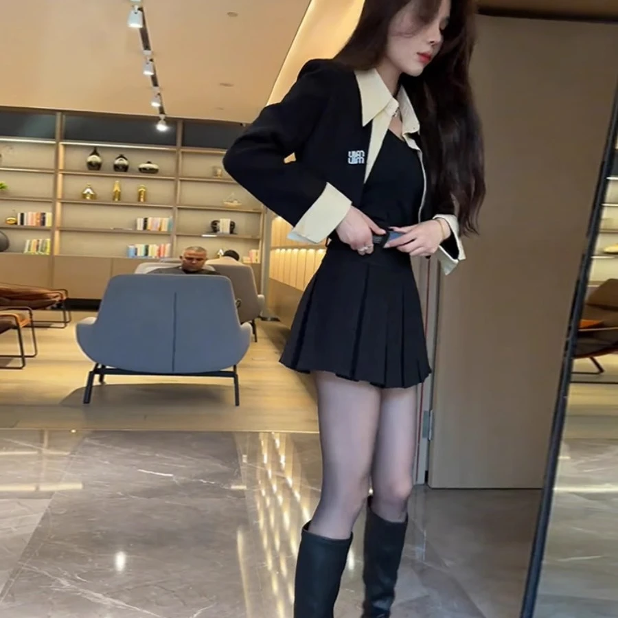 2025早春新款西装套装女假两件衬衫领短外套高腰百褶短裙两件套潮