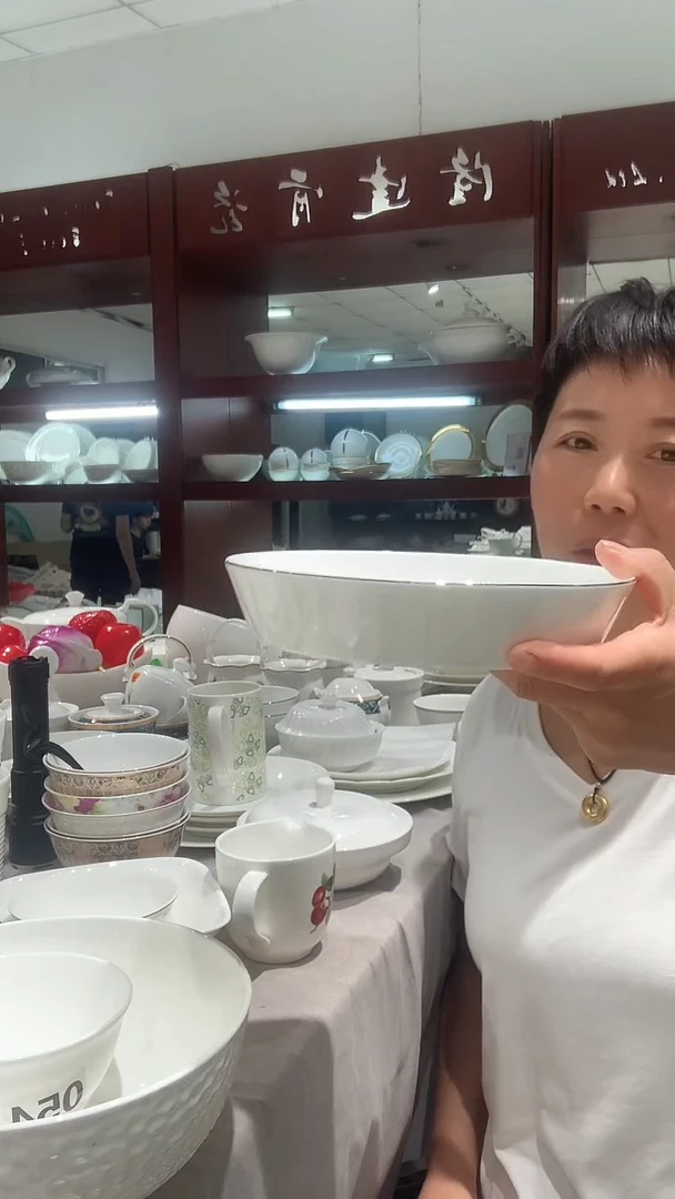 隆达福利款8英寸深汤波西尼亚