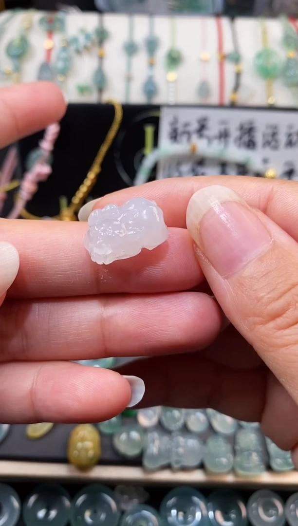 翡翠散珠歪头貔貅裸石