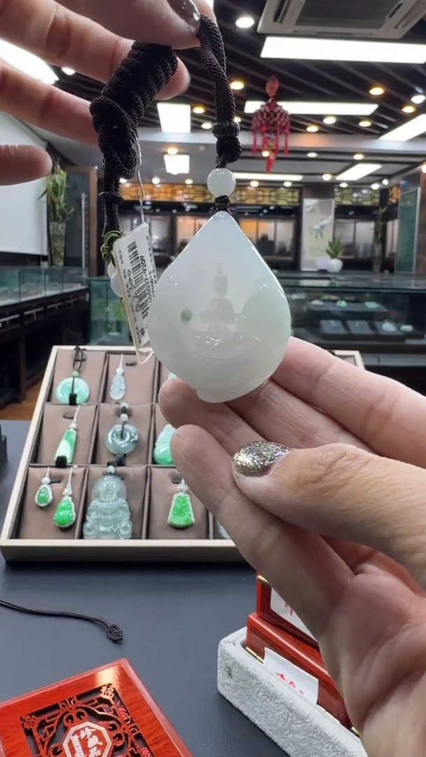 颈饰未镶嵌翡翠悟道