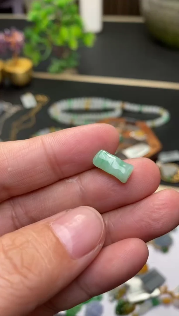 颈饰未镶嵌翡翠净货30894