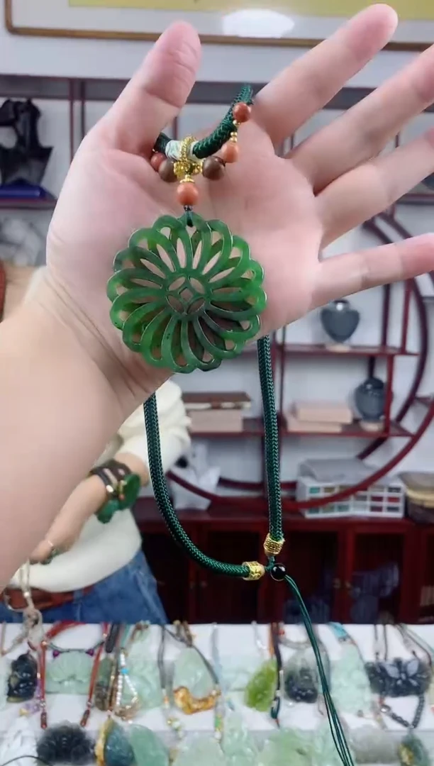 未镶嵌岫玉颈饰1碧2玉 时来运转