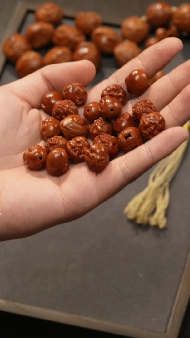 橄榄核手串须派十八罗汉（陈莹）