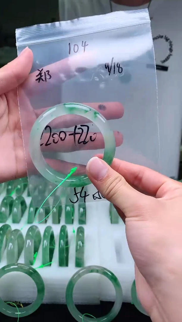 未镶嵌非洲翠手镯石英质玉非洲翠手镯54-55圈口104号