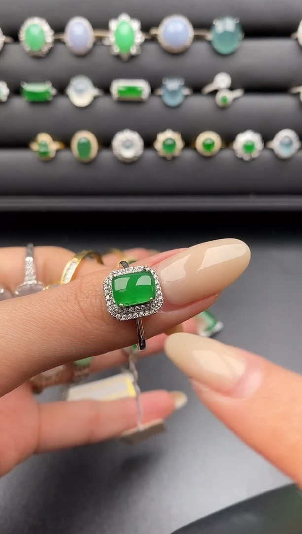 银S925镶嵌戒指翡翠一物一证一礼盒有棉