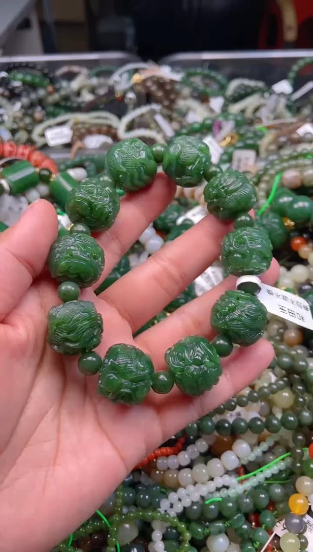 和田玉未镶嵌颈饰1