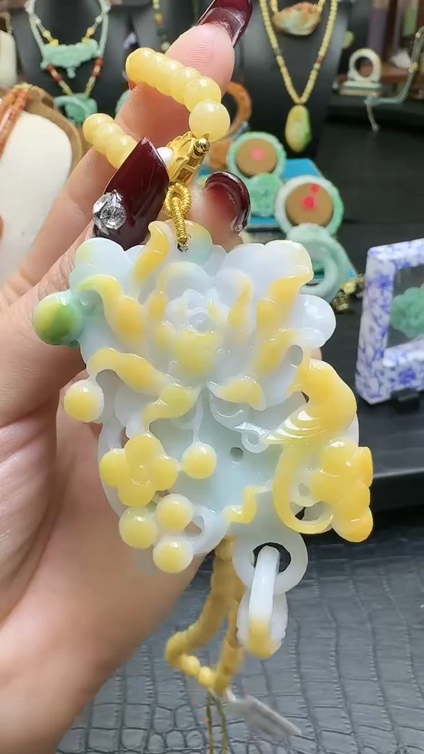 【闪购商品】翡翠颈饰未镶嵌花牌