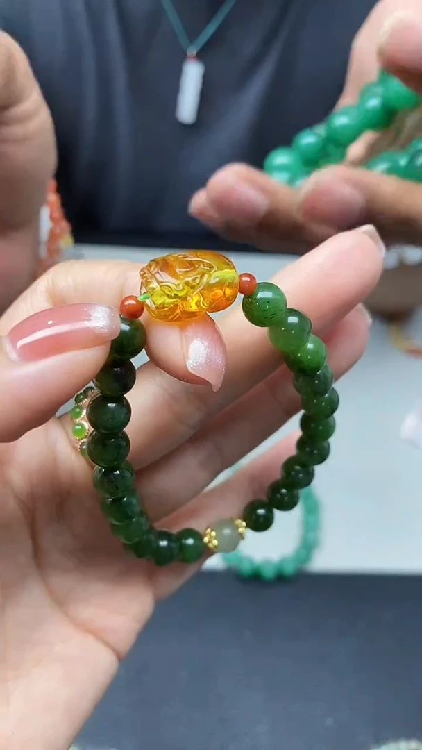 和田玉（碧玉）未镶嵌挂件手串