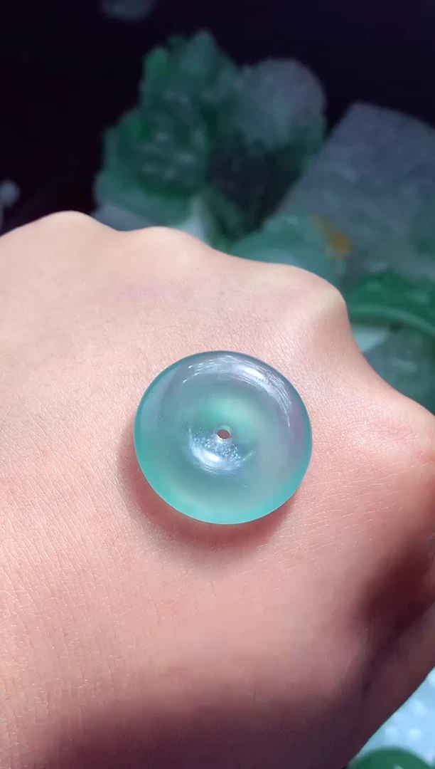 未镶嵌定制翡翠雨***?翡翠毛货定制