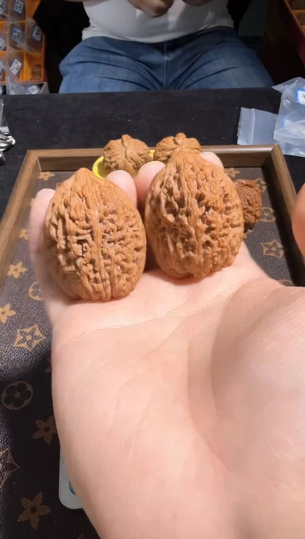 把件核桃38.1尺大蒜头52克