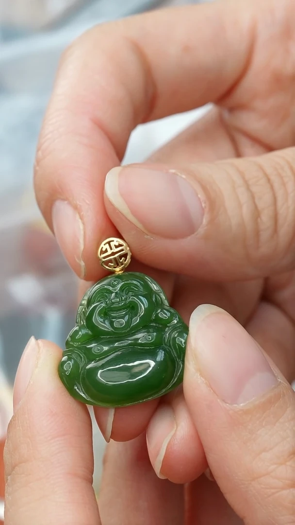 颈饰18K金镶嵌和田玉多样性