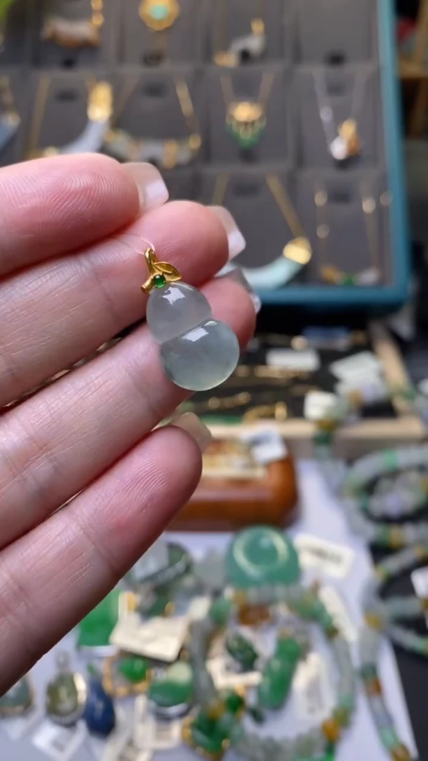 颈饰18K金镶嵌翡翠净货38071