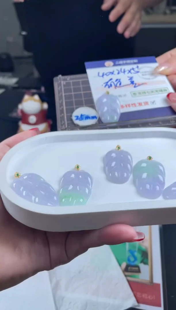 【闪购商品】翡翠挂件18K金镶嵌春彩叶子FL55@CP多样性发其一配绳