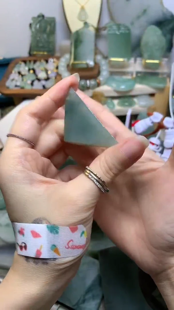 翡翠挂件未镶嵌 缅甸A货翡翠，没有运费险