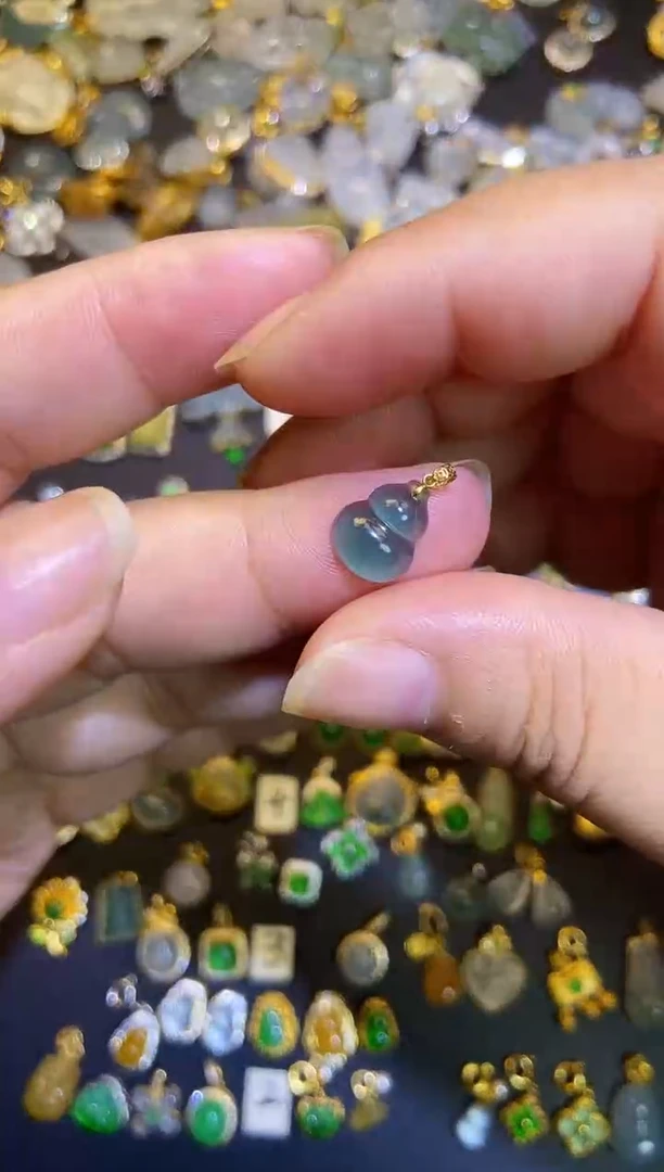 翡翠18K金镶嵌吊坠(不含链)1