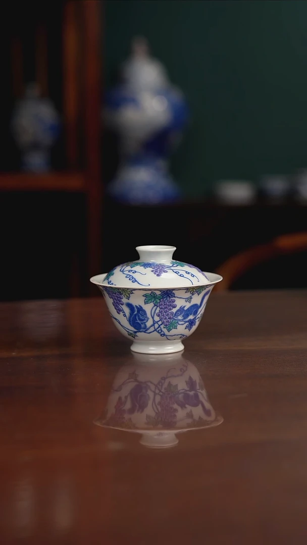 空山明月 新斗彩 松鼠葡萄