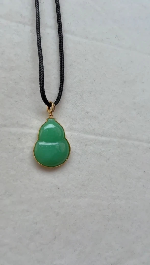 颈饰18K金镶嵌翡翠挂件