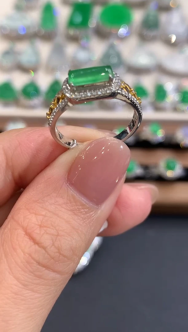 18K金镶嵌戒指翡翠q4