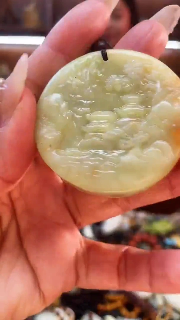 未镶嵌蛇纹石玉吊坠