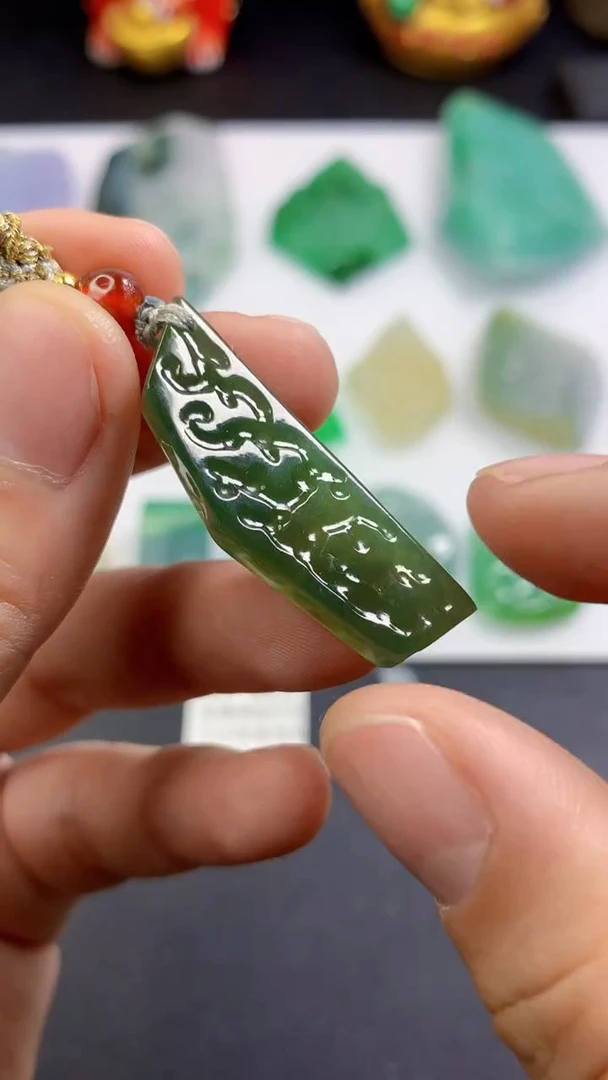 颈饰未镶嵌翡翠