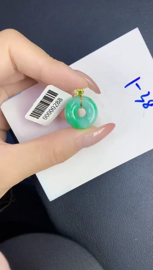 翡翠18K金镶嵌颈饰天然缅甸A货翡翠