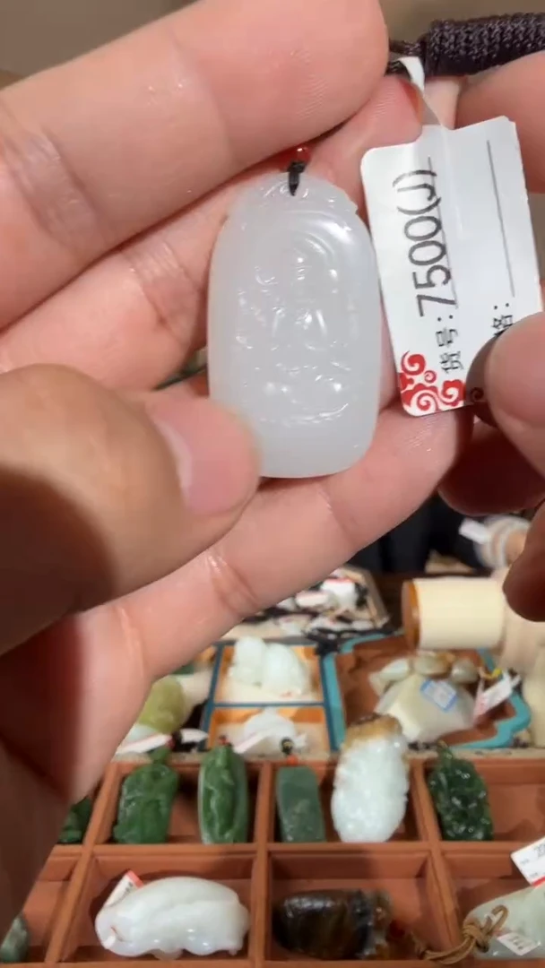 颈饰未镶嵌和田玉J鼠