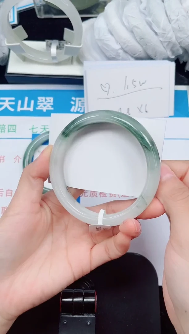 未镶嵌手镯石英质玉250-63/64