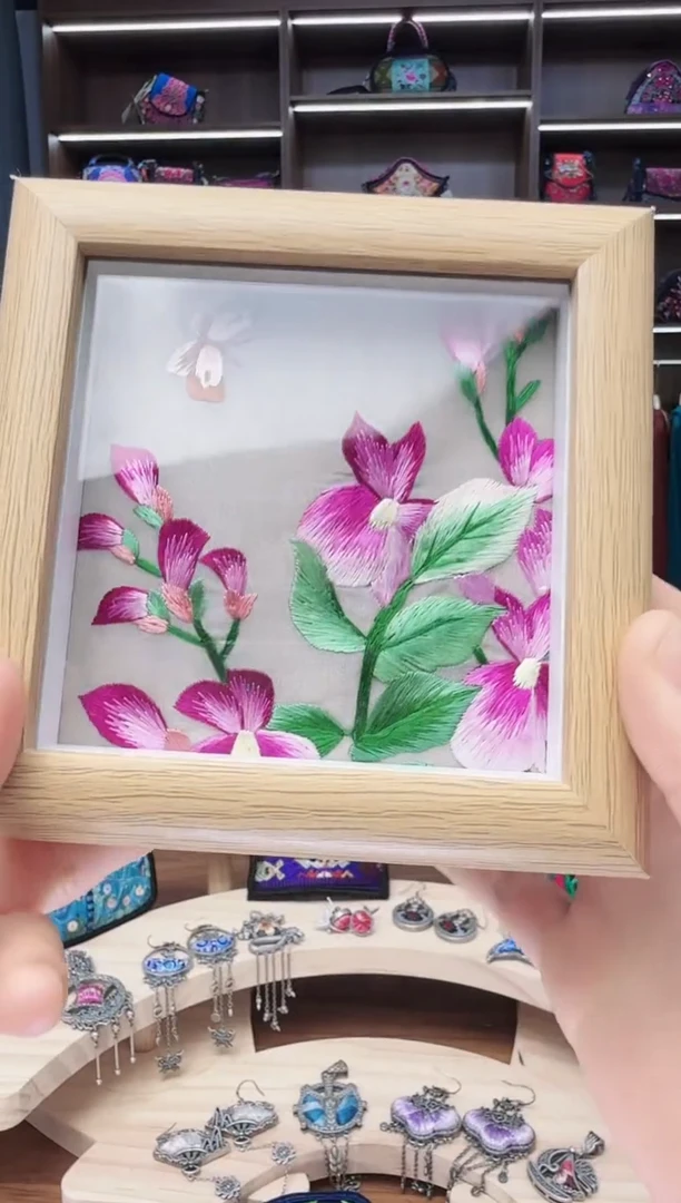 织绣A106蒙阿苏苗绣传承店